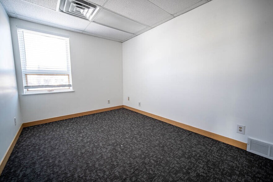 More Photos Of 2504 Ardmore St SE, Grand Rapids Office For Sale