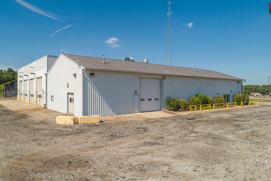 More Photos Of 1116 W County Road 450 N, Brazil Truck Terminal For Lease