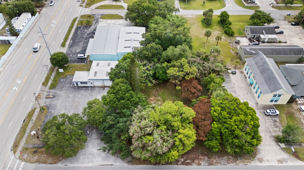 More Photos Of 725 12th St, Vero Beach Auto Repair For Sale