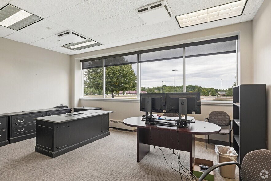 More Photos Of 5455-5555 Darrow Rd, Hudson Distribution For Lease