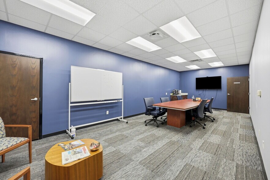 More Photos Of 2720 Discovery Dr, Raleigh Flex For Lease