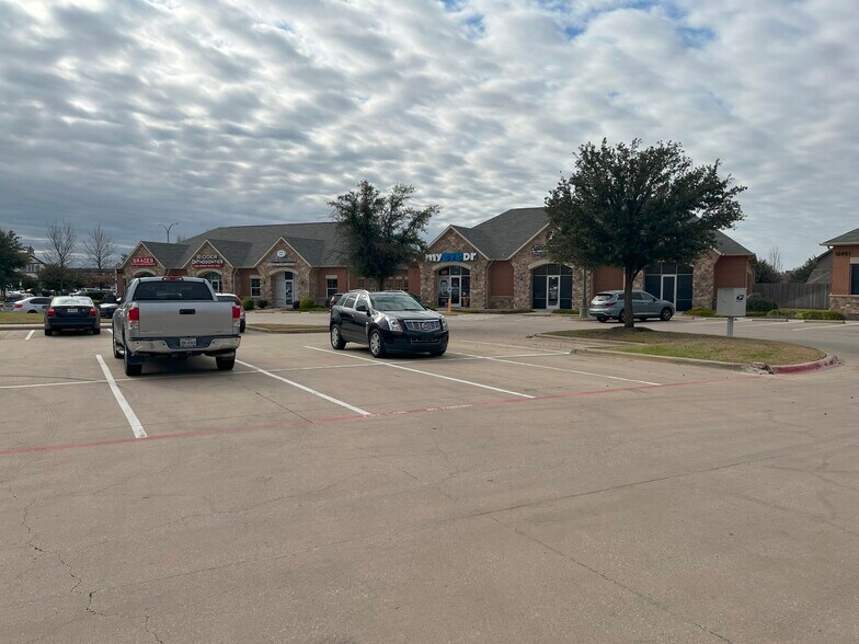 More Photos Of 12485 Timberland Blvd, Keller Medical For Lease