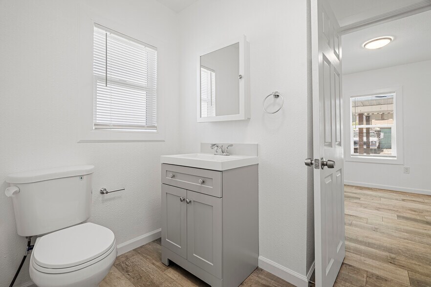 More Photos Of 19-37 Washington St, Bay, Bay Point Apartments For Sale