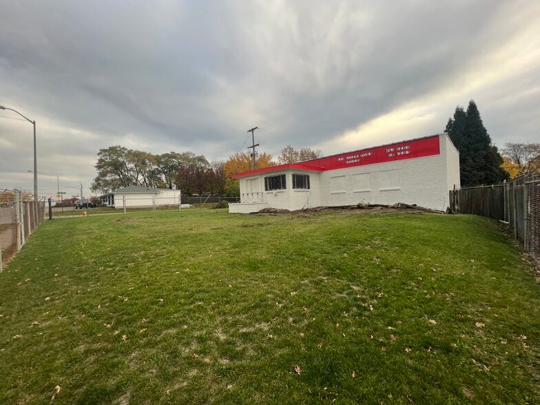 More Photos Of 556 Auburn Ave, Pontiac Light Manufacturing For Lease