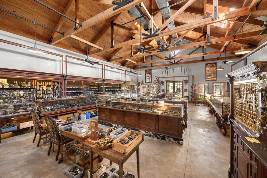 More Photos Of 1901 W Alabama St, Houston Freestanding For Sale