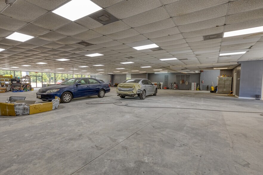 More Photos Of 5953 Roosevelt Blvd, Jacksonville Storefront Retail Office For Lease