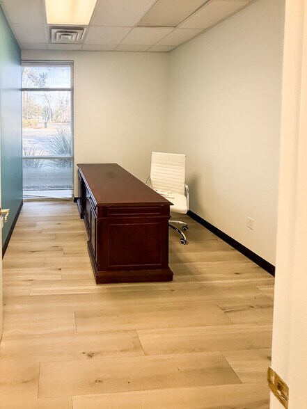 More Photos Of 1321 Ashley River Rd, Charleston Office For Lease