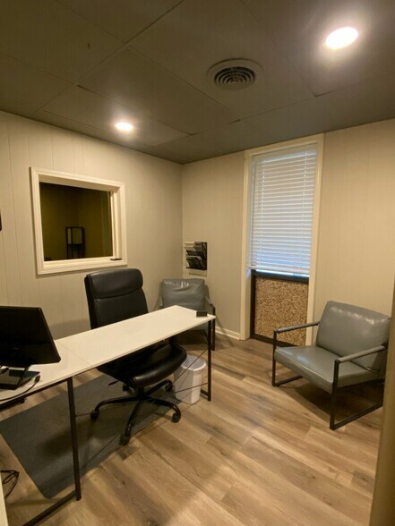 More Photos Of 127 Hemlock St, Columbus Office For Sale
