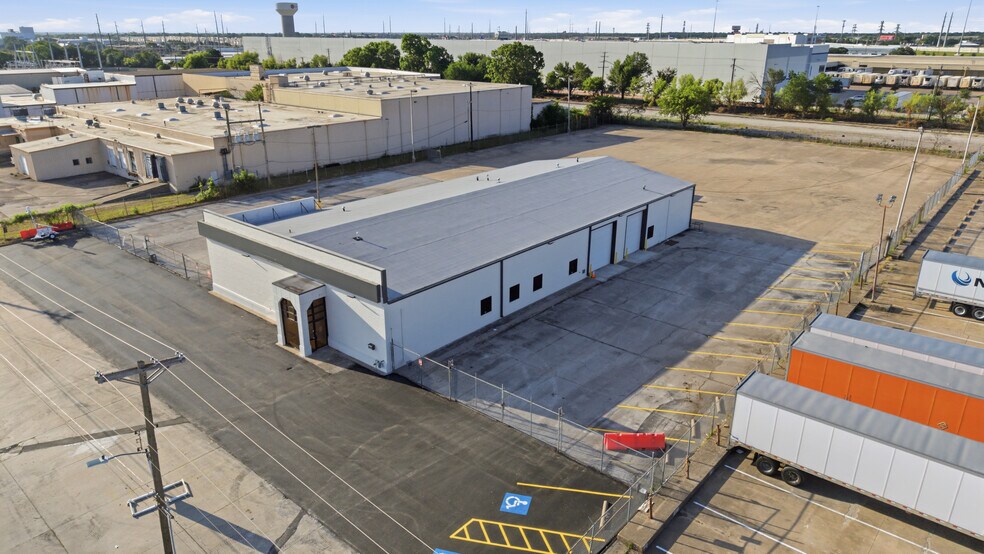 More Photos Of 2820 Oakland Ave, Garland Truck Terminal For Lease