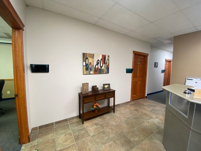 More Photos Of 130 Broadway Blvd, Sherwood Park Office For Sale