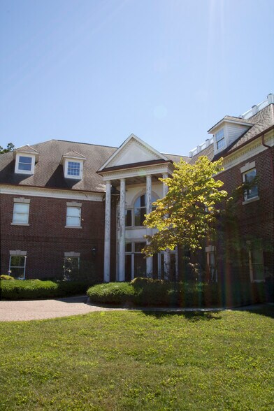 More Photos Of 26862 Woodward Ave, Royal Oak Office For Lease