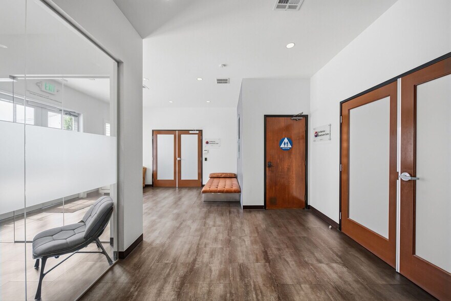 More Photos Of 24018 Lyons Ave, Newhall Loft Creative Space For Sale