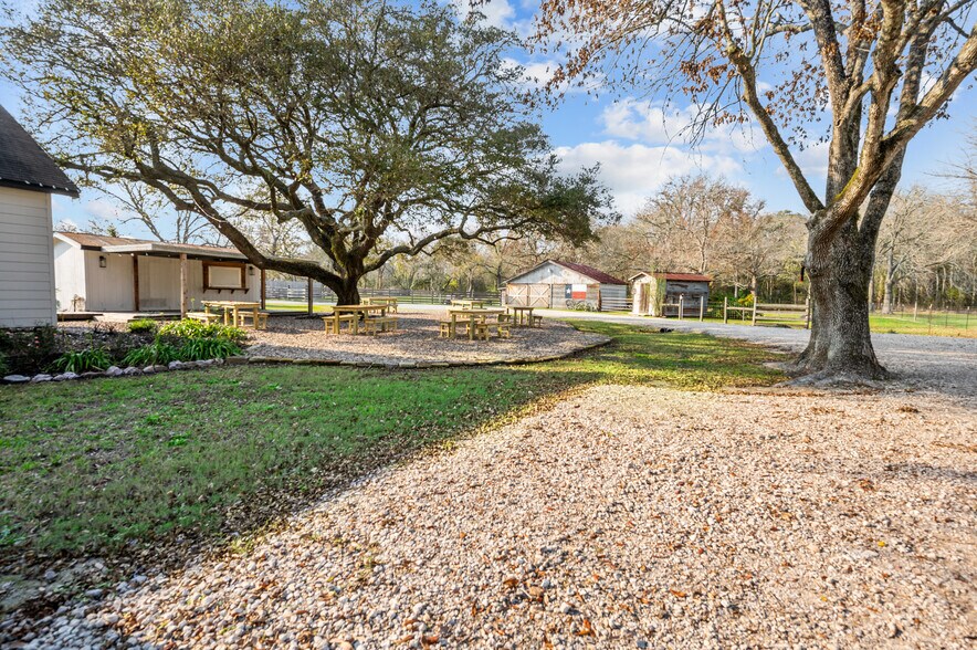 More Photos Of 4319 N FM 565 Rd, Mont Belvieu Coworking Space