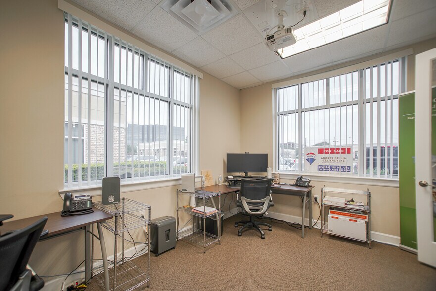 More Photos Of 16000 Park Ten Pl, Houston Office For Lease