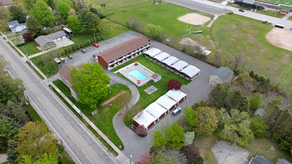 More Photos Of 612 N Lakeshore Dr, Ludington Hotel For Sale