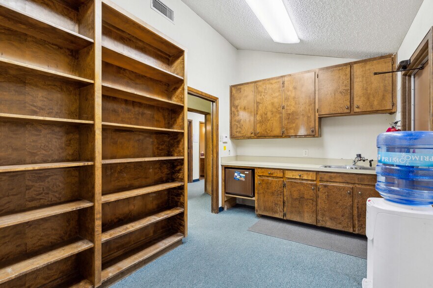 More Photos Of 303 N Ridgeway Dr, Cleburne Medical For Sale