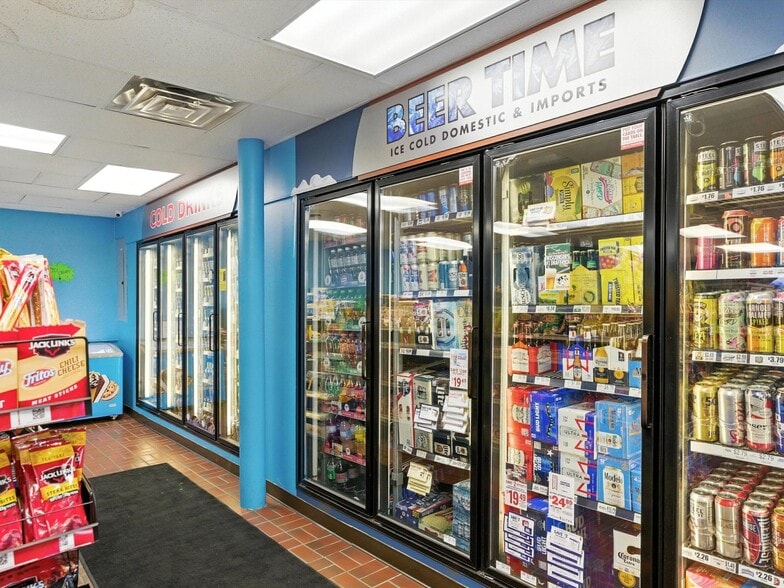 More Photos Of 2420 Calumet Dr, Sheboygan Service Station For Sale