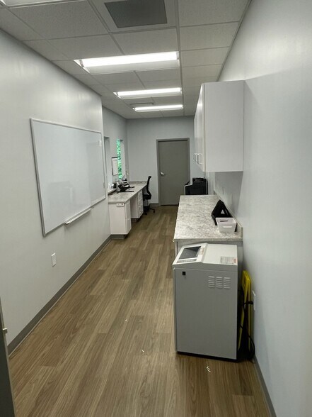 More Photos Of 4682 Airport Blvd, Mobile Medical For Sale