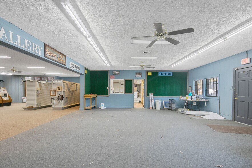 More Photos Of 4017 Dunn Rd, Eastover Showroom For Lease