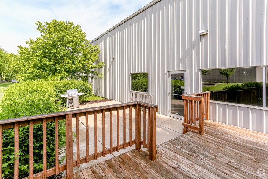 More Photos Of 2537 Daniels St, Madison Office For Lease