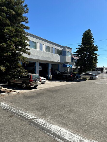More Photos Of 6011-6015 Reseda Blvd, Tarzana Auto Repair For Sale