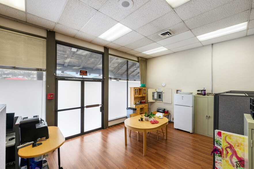 More Photos Of 482 Manor Plz, Pacifica Storefront For Sale