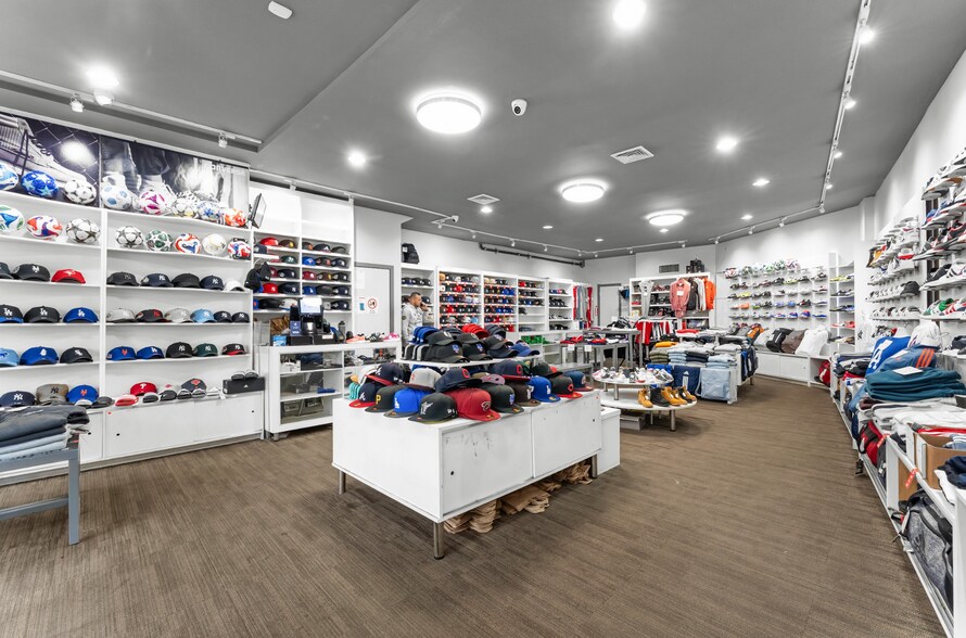 More Photos Of 5716 Myrtle Ave, Ridgewood Storefront Retail Office For Lease