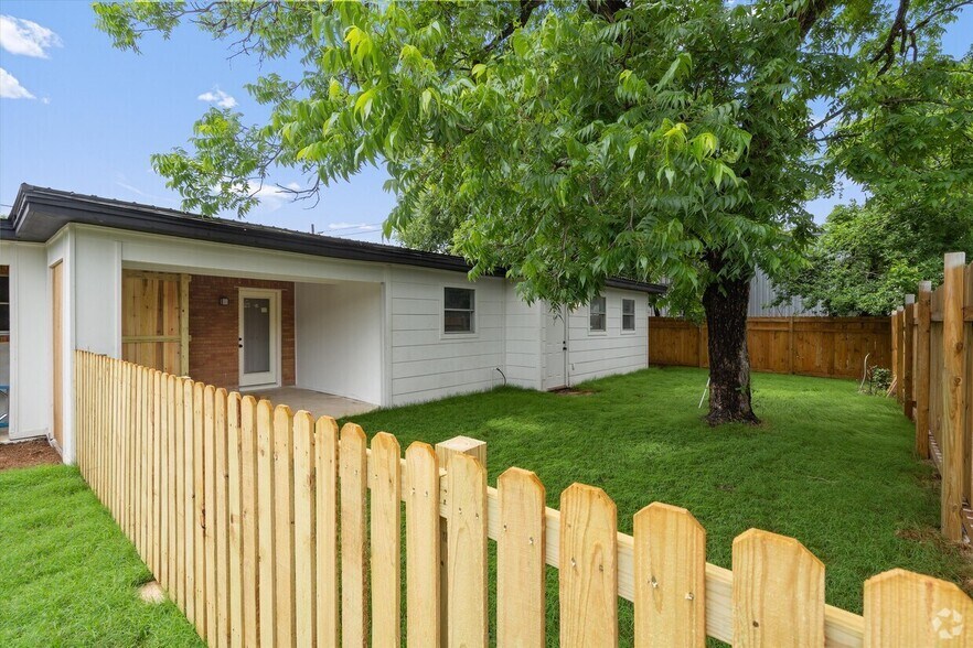 More Photos Of 10205 Old Manchaca Rd, Austin Flex For Lease