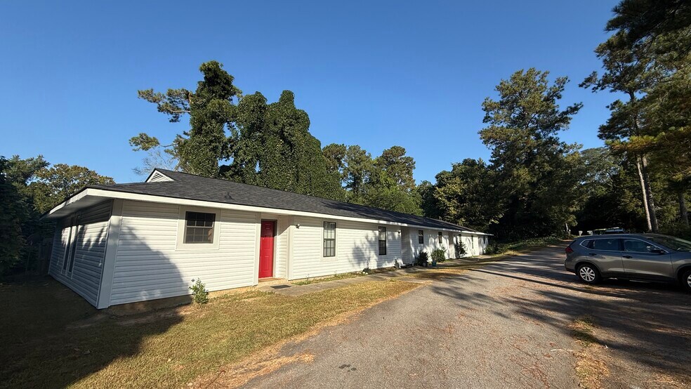 More Photos Of 111 Taylor Dr, Lexington Multifamily For Sale
