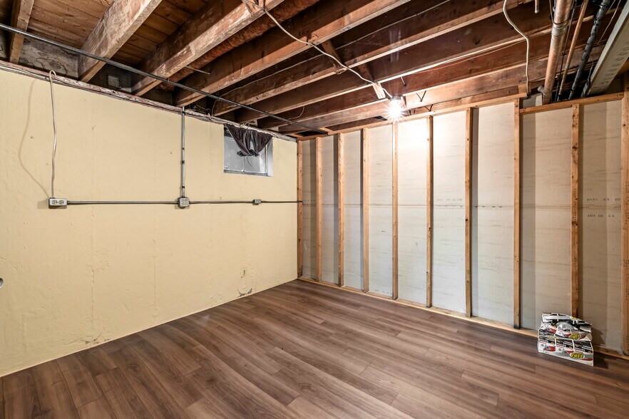 More Photos Of 125 High St, Taunton Office For Sale