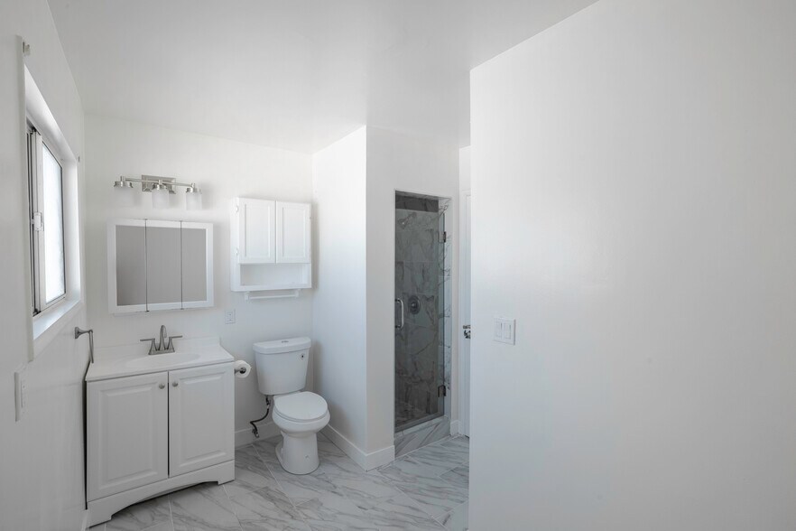 More Photos Of 14413 Firmona Ave, Lawndale Office Residential For Lease