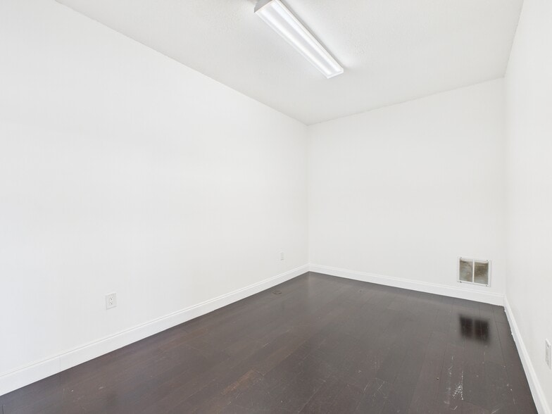 More Photos Of 1 Beverly Hills Blvd, Beverly Hills General Retail For Sale