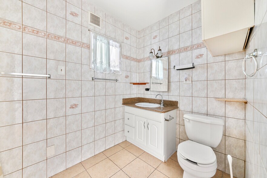 More Photos Of 1716 Winona Avenue, Los Angeles Multifamily For Sale