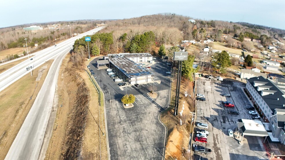 More Photos Of 2075 Highway 192 W, London Hotel For Sale