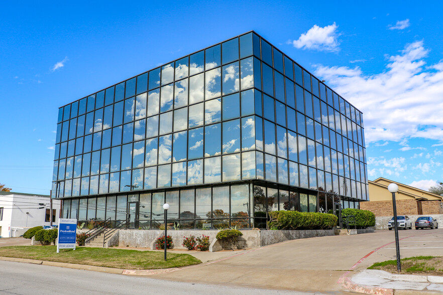 Primary Photo Of 6750 Locke Ave, Fort Worth Office For Lease