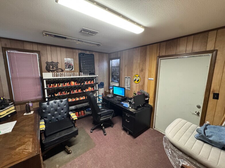 More Photos Of 1060 Nursery Rd, Winter Springs Auto Repair For Sale