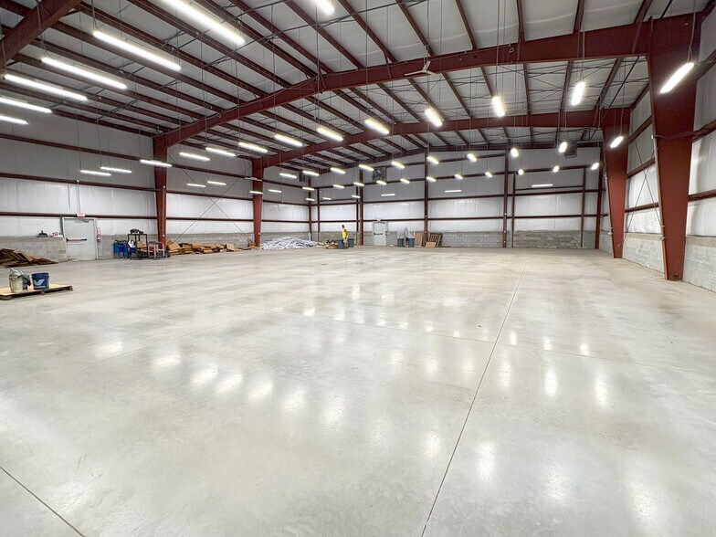 More Photos Of 300 Phoenix Dr, Finleyville Warehouse For Lease