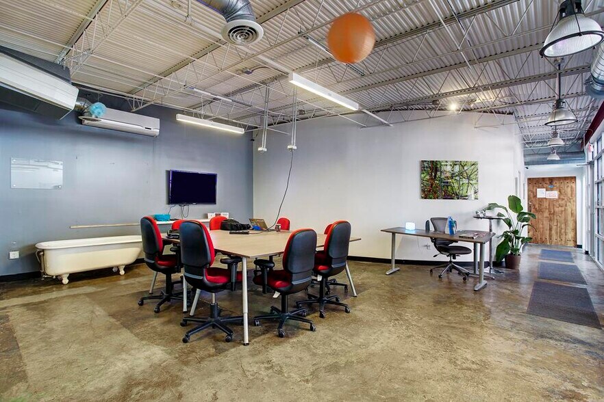 More Photos Of 1121 Delano St, Houston General Retail For Lease