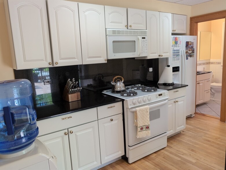 More Photos Of 417 N Hough St, Barrington Medical For Lease