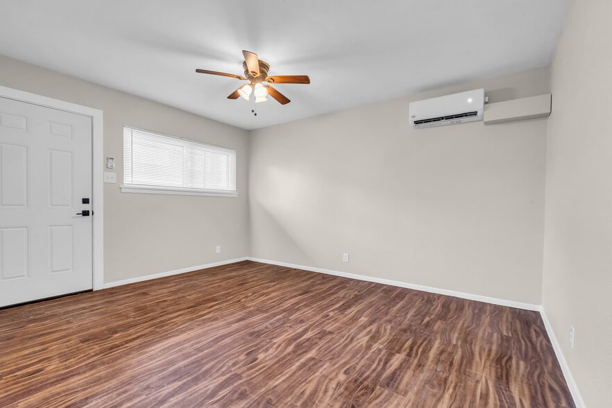 More Photos Of 4706 Yellowstone Blvd, Houston Apartments For Sale