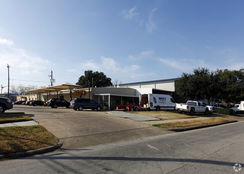 More Photos Of 3700 Reveille St, Houston Freestanding For Lease