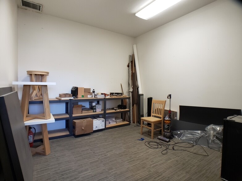 More Photos Of 215 N Redwood Rd, North Salt Lake Flex For Lease