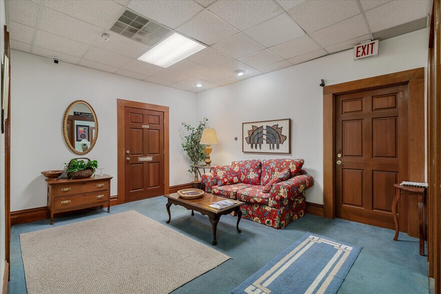 More Photos Of 102 E Moore Ave, Terrell Office For Sale