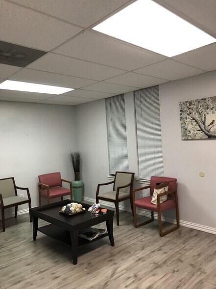 More Photos Of 6910 Bellaire Blvd, Houston Office For Sale