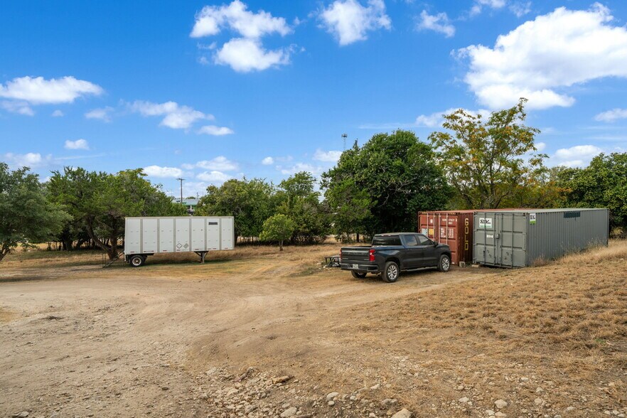 More Photos Of 930 N School St, Boerne Office For Sale