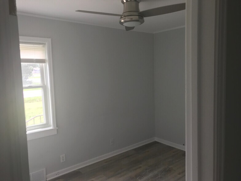 More Photos Of 7002 S East St, Indianapolis Office For Lease