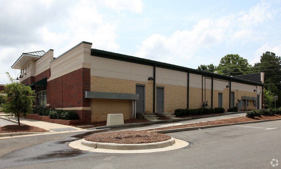 More Photos Of 130 W Holly Springs Rd, Holly Springs Unknown For Lease