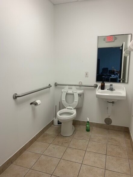 More Photos Of 1835 NW 112th Ave, Miami Warehouse For Lease