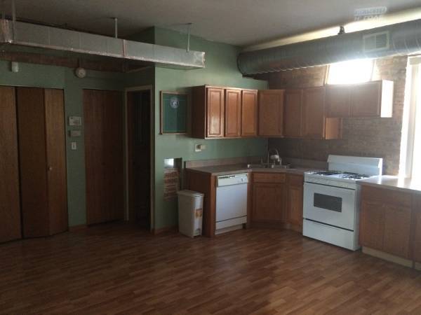 More Photos Of 1376 W Grand Ave, Chicago Storefront Retail Office For Lease