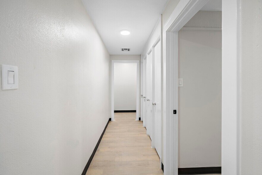 1915 N Frazier St, Conroe, TX 77301 General Retail For Sale